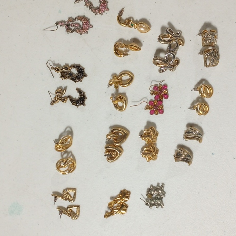 15 pair of earrings costume jewelry